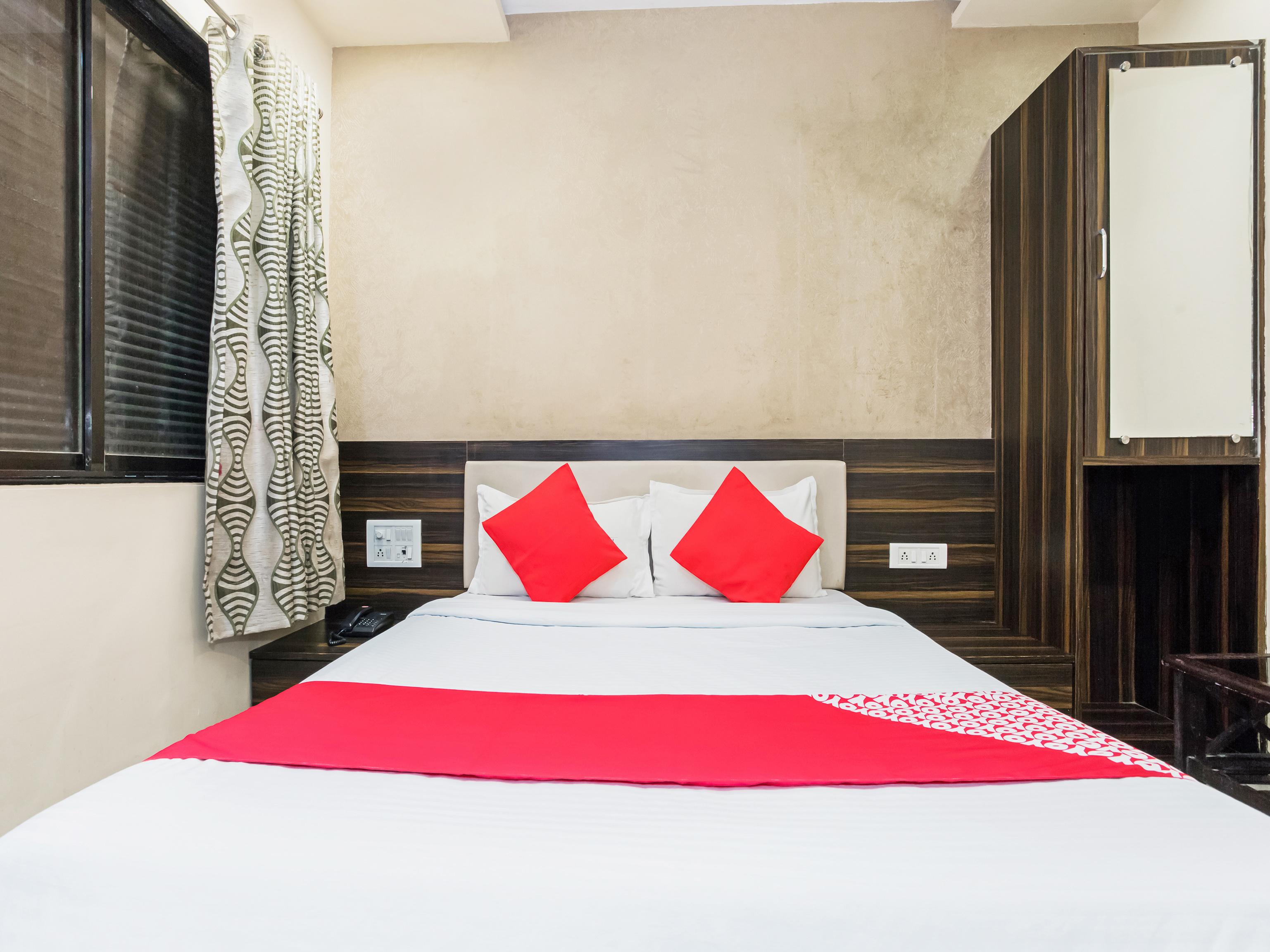 Hotel Adore Palace ムンバイ エクステリア 写真