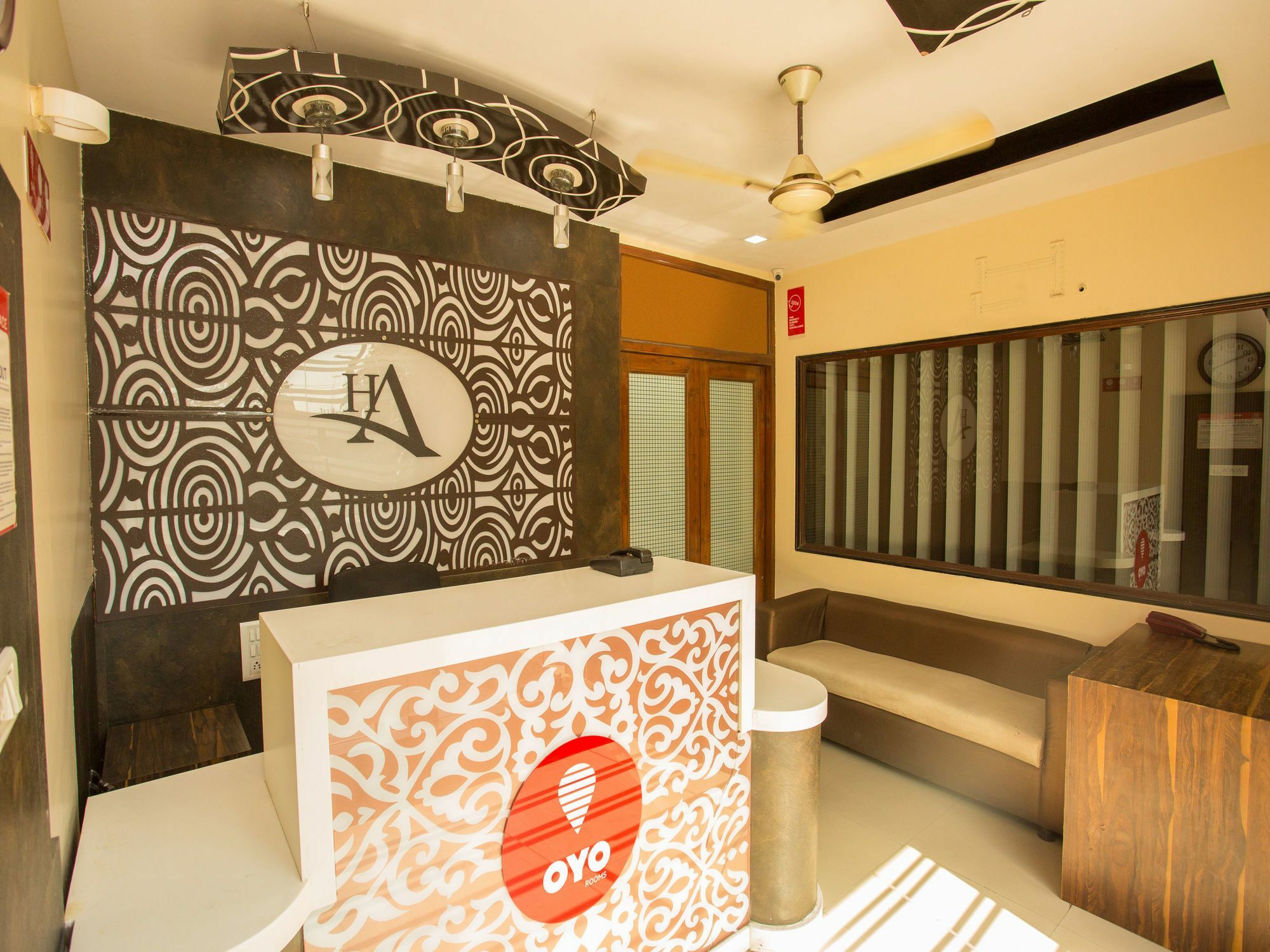 Hotel Adore Palace ムンバイ エクステリア 写真